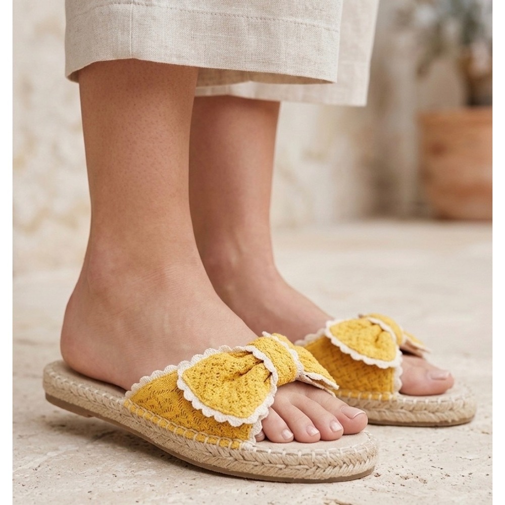 Bandolino Yellow Crochet Bow Espadrille Slide Sandals Womens Size 7.5M Flats